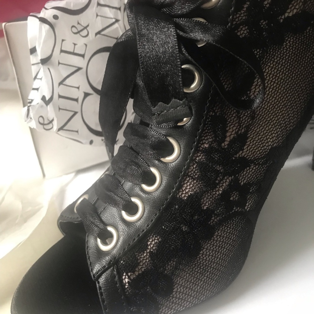 Woman’s New Bootie Heel by Nine & Co NIB Sz 8.5 Black Lace Nude Satin